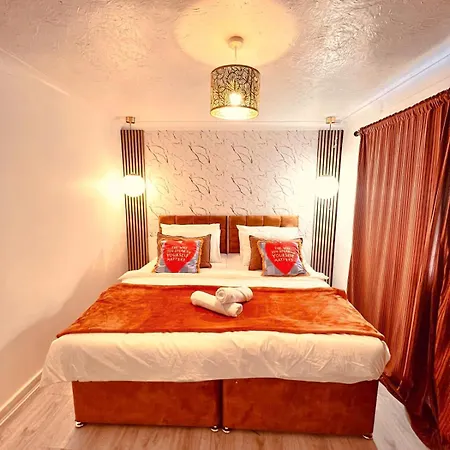Luxe Smart Home - Basildon Serviced Accommodation - 7 Mins Walk To Basildon Town Centre, Hospital & Train Station Exterior photo