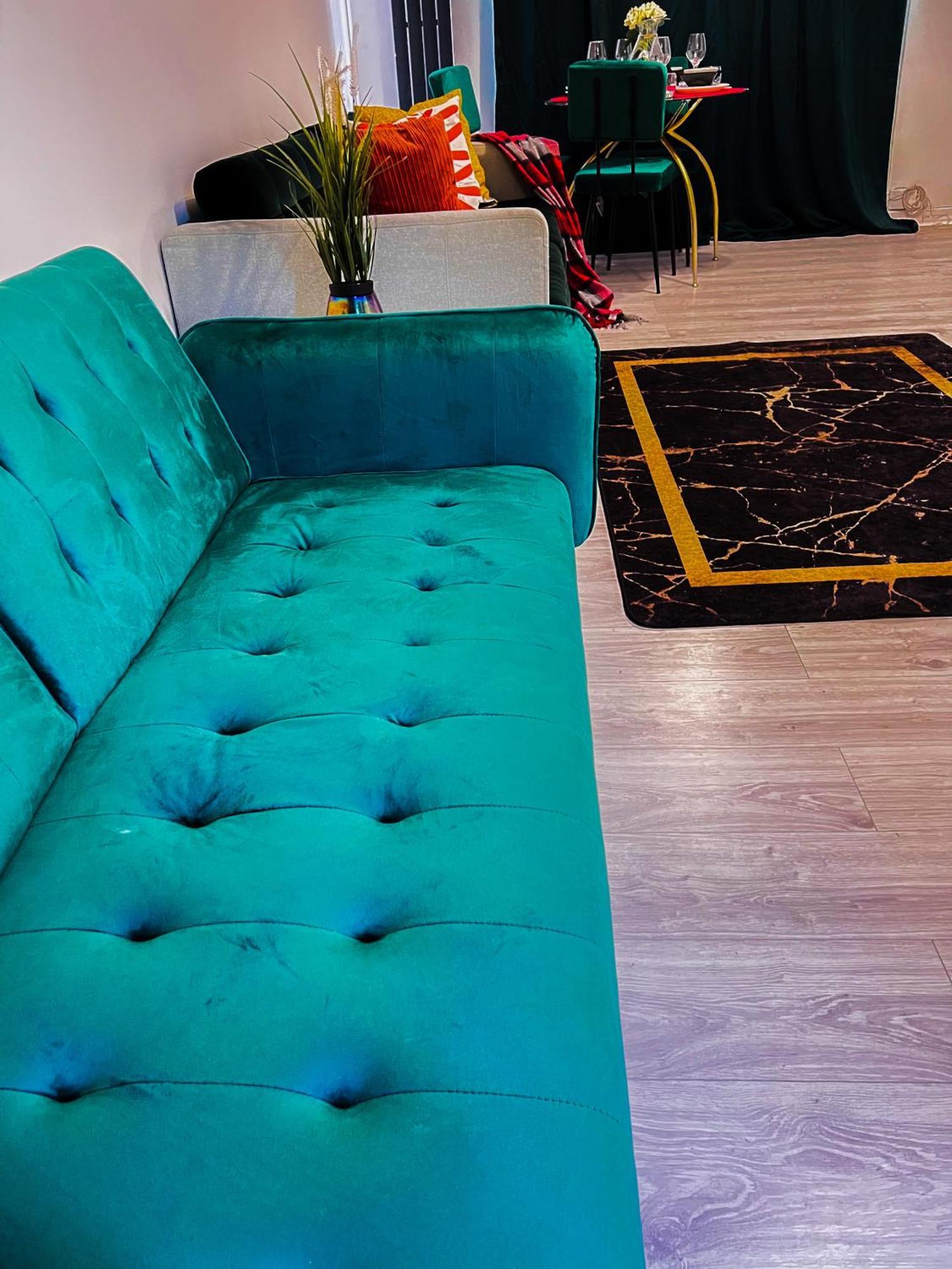 Luxe Smart - Serviced - 7 Mins Walk To Town Centre, Hospital & Train Station