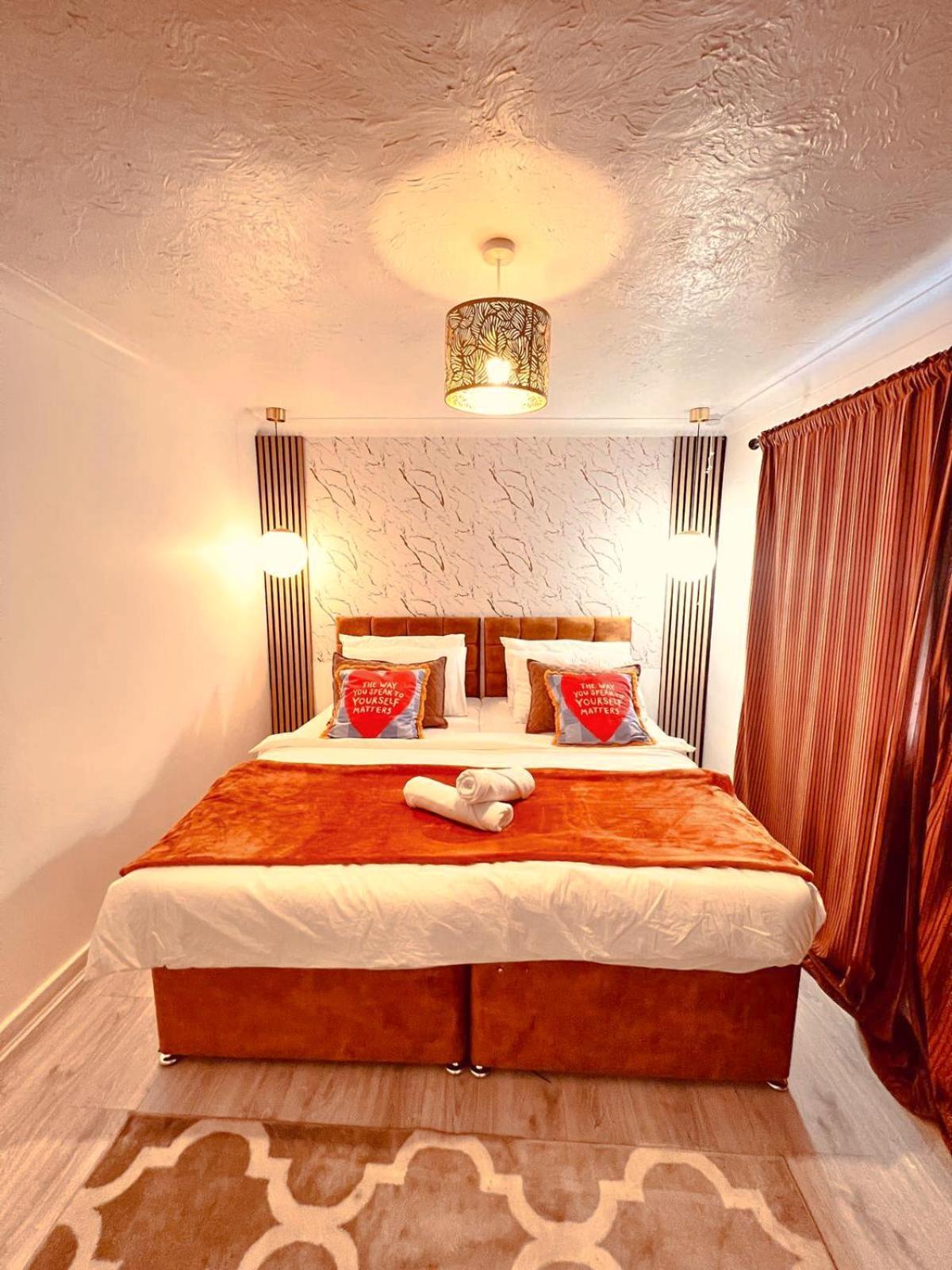 Luxe Smart - Serviced - 7 Mins Walk To Town Centre, Hospital & Train Station Holiday home Basildon (Essex)